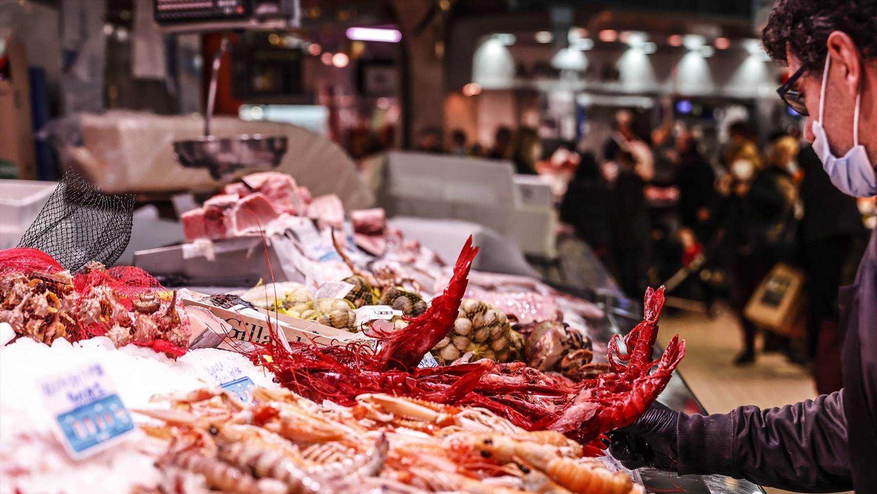 La cesta navideña sube un 10%: percebes (+56%), almejas (+43%) y pularda (+26%) se disparan