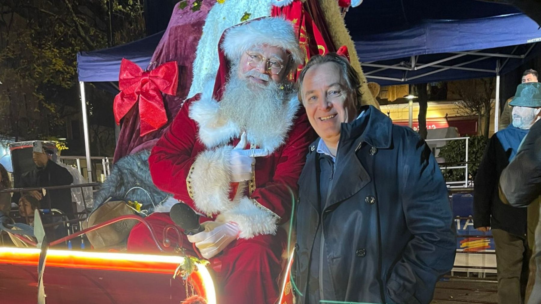 Así se ha transformado la plaza de Olavide en el Polo Norte para recibir a Papá Noel