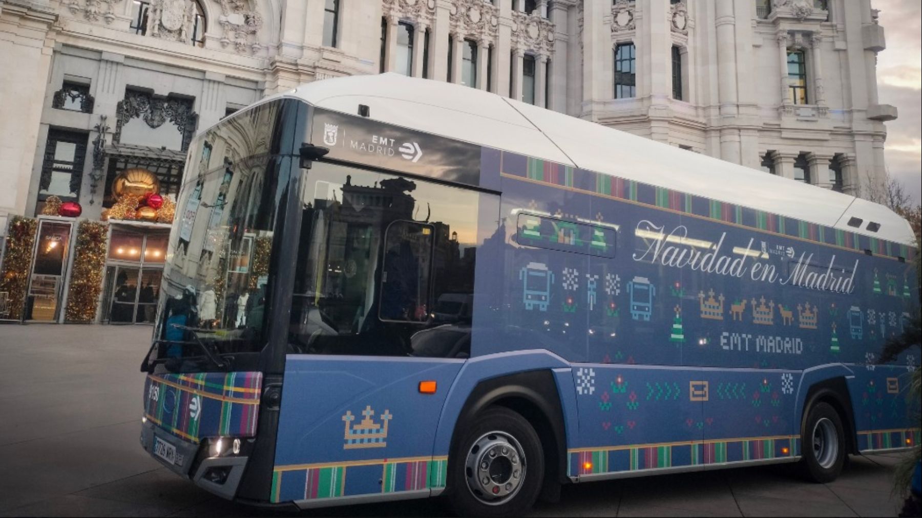 Bus de Madrid que recoge las cartas a los Reyes Magos.  (Foto: Ayto de Madrid)