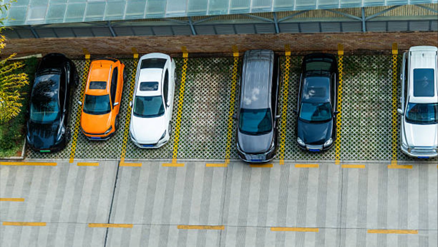 Giro inédito en el aparcamiento en Málaga en verano de 2026: qué significa el color naranja en este municipio