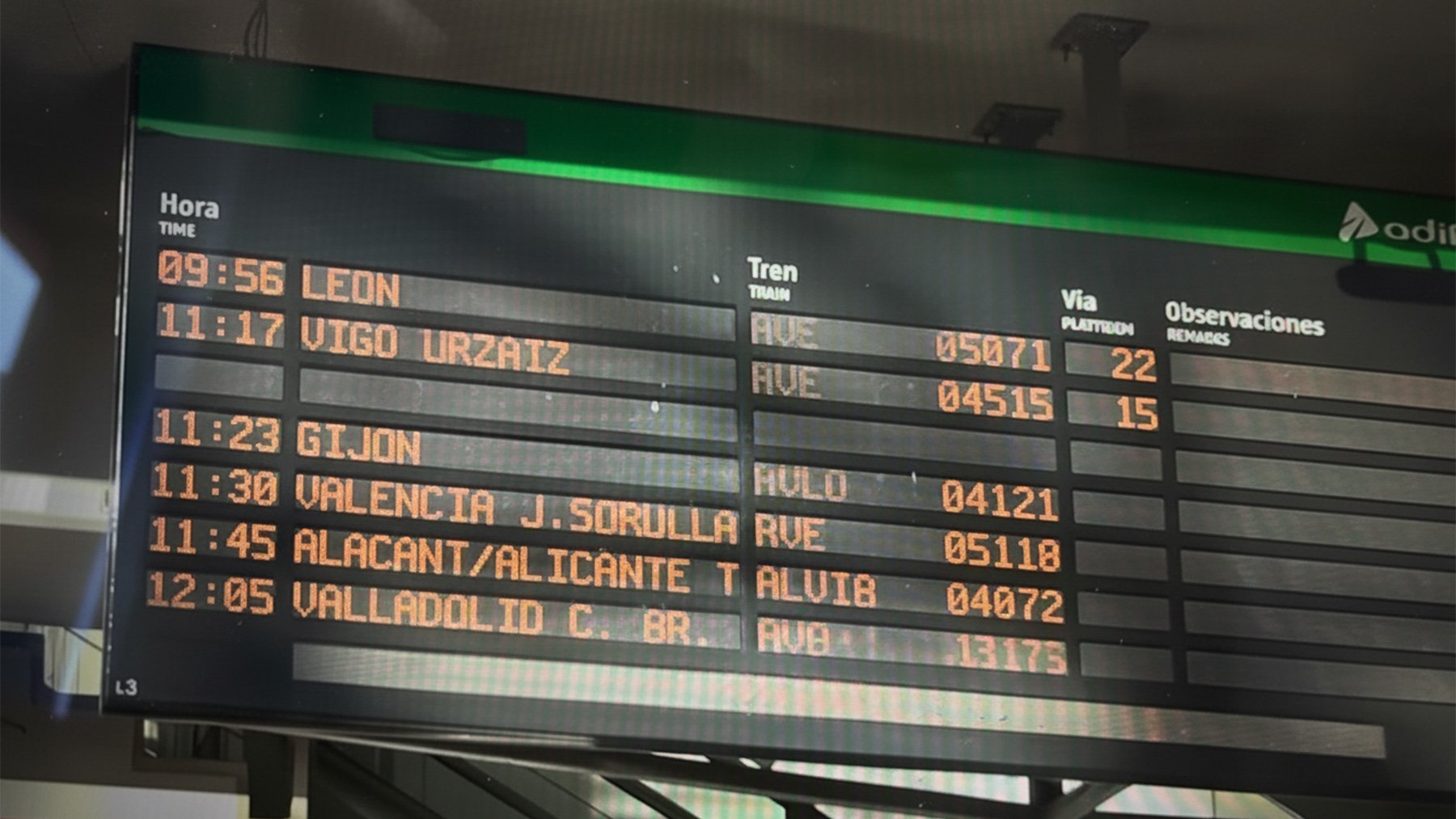 Óscar Puente felicita la Navidad mientras Chamartín vuelve al caos: retrasos de más de una hora