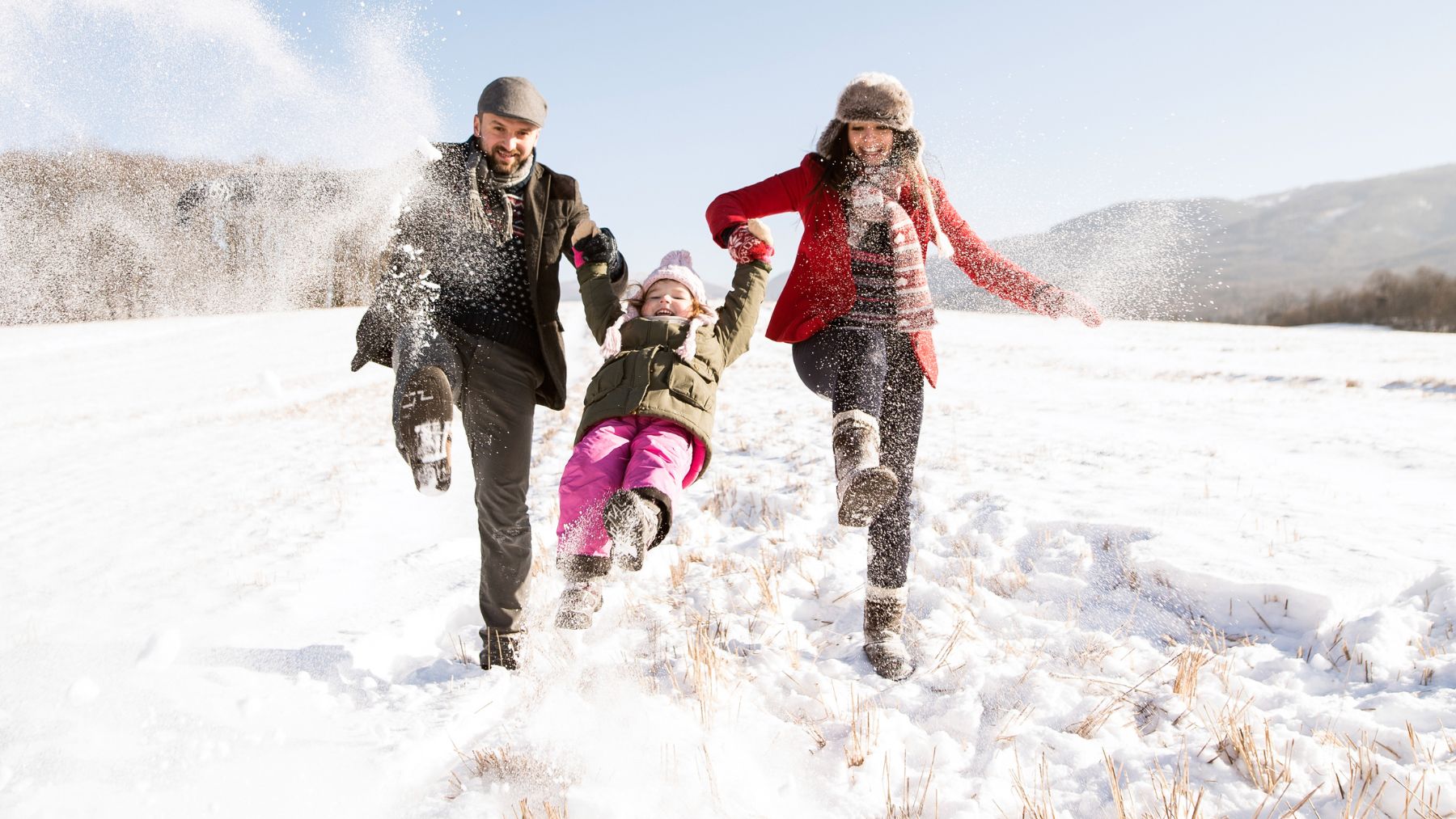 Una familia en la nieve.