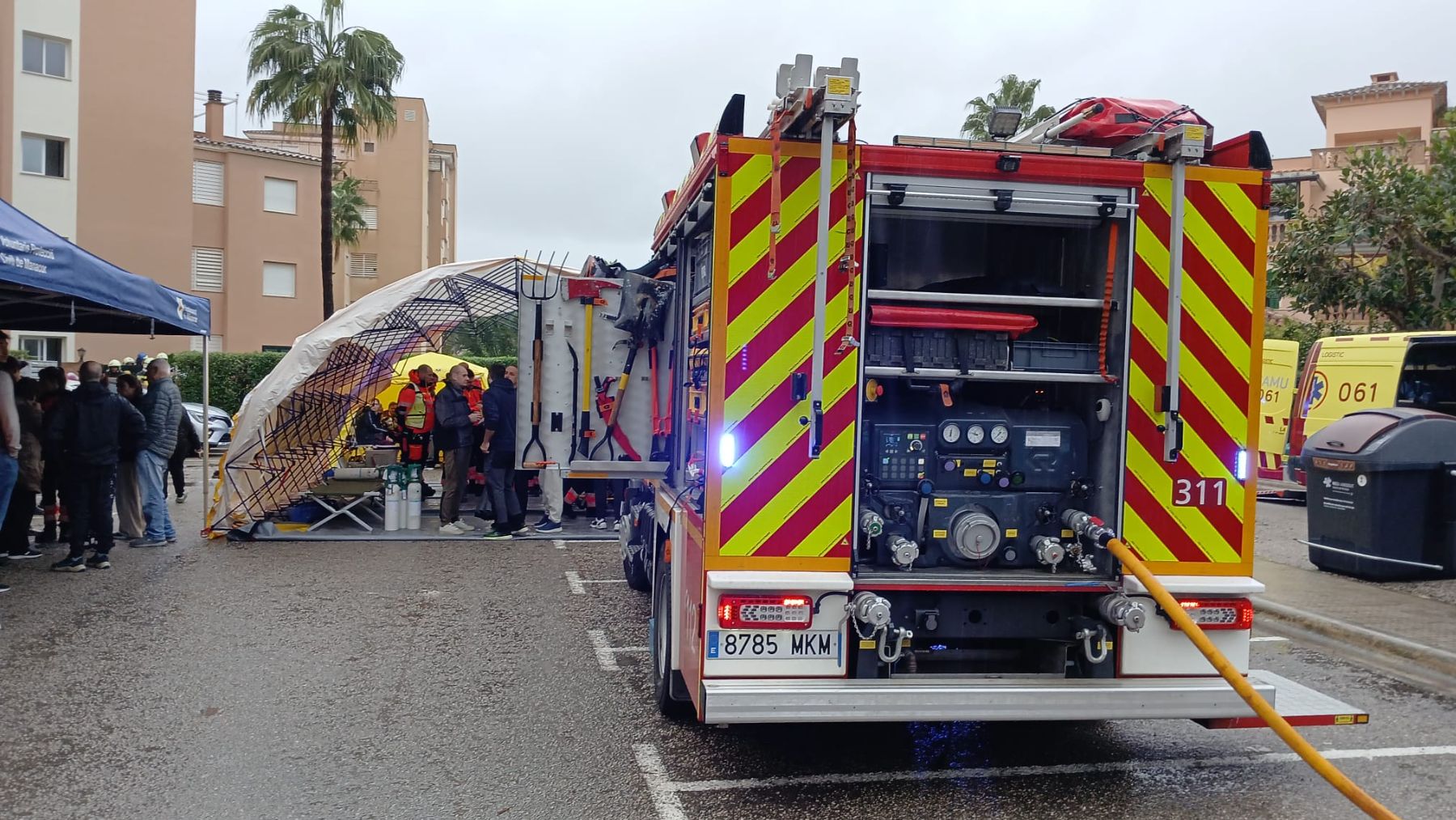 Un pavoroso incendio en un edificio de seis plantas obliga a desalojar a 60 vecinos en Mallorca