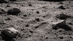 Cómo se rompió la superficie de la luna, imágenes de la NASA superficie lunar, superficie de la luna se rompe, origen de la luna, cambios en la luna de la tierra.