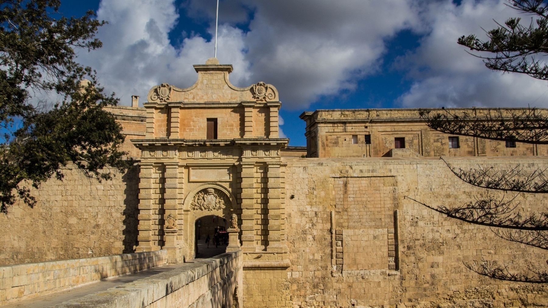 El pueblo de Europa en el que es verano todo el año: la opción ideal para los que no pueden soportar el frío