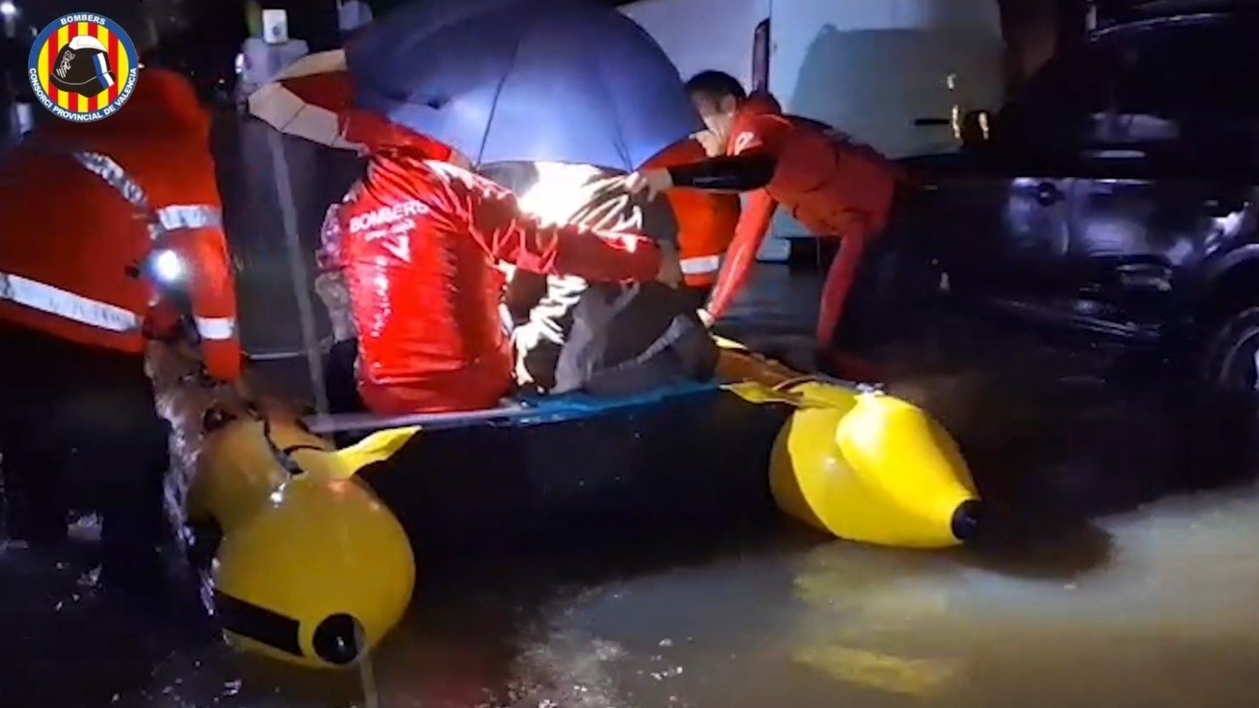 Decenas de evacuados y 7 rescatados en Valencia por el temporal: habilitado un polideportivo como refugio