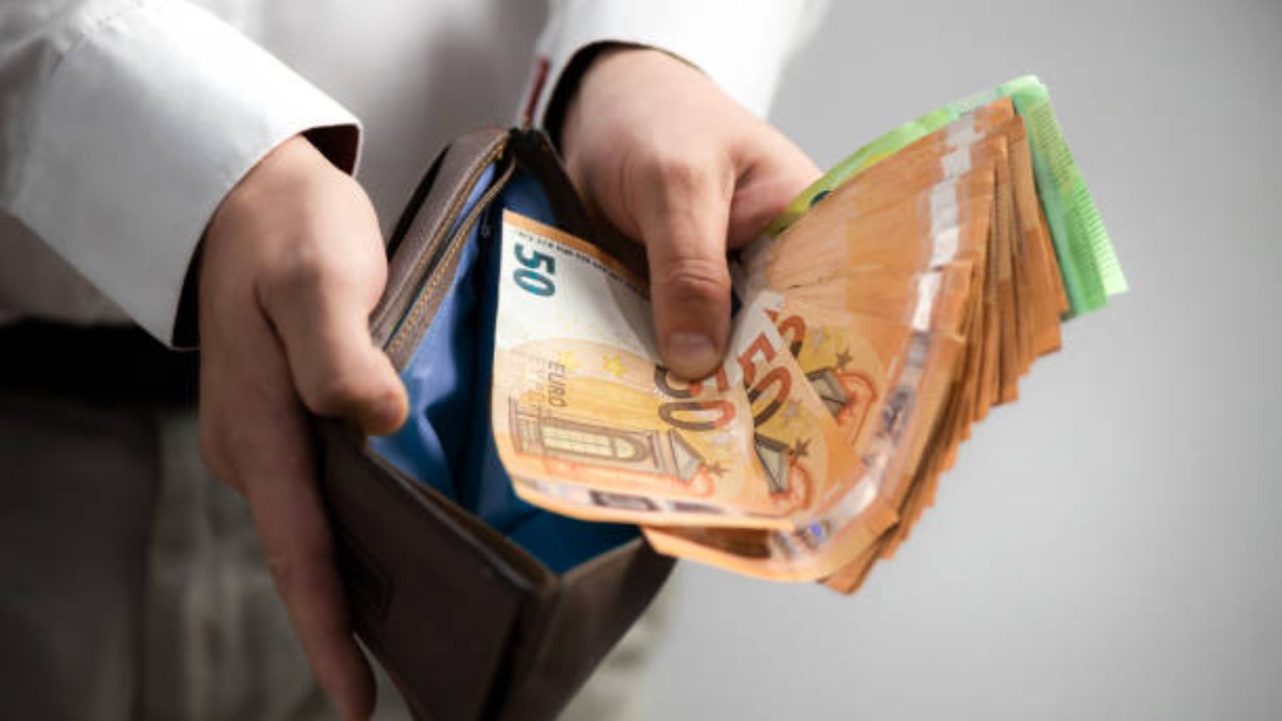 En 2026 tienes que ganar este dinero para ser considerado de clase media-alta