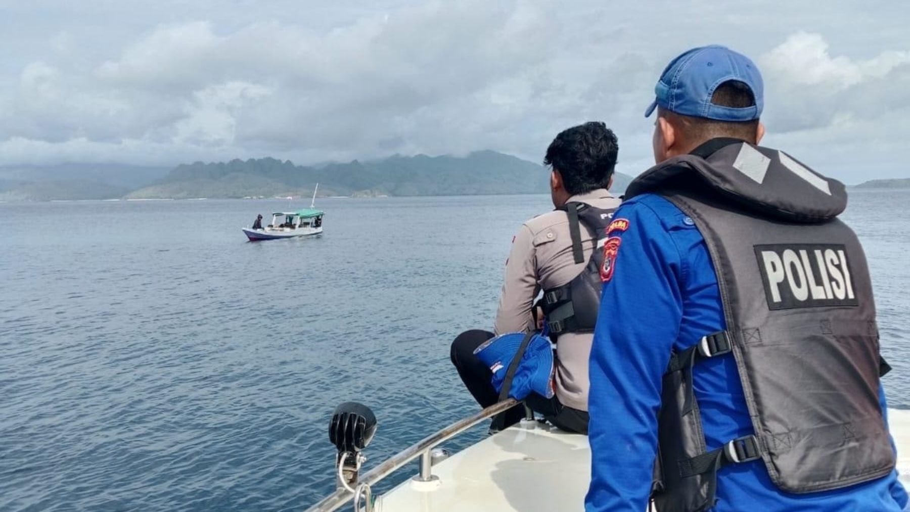 Encuentran el cadáver de una de las niñas españolas víctimas de un naufragio en Indonesia junto a su padre