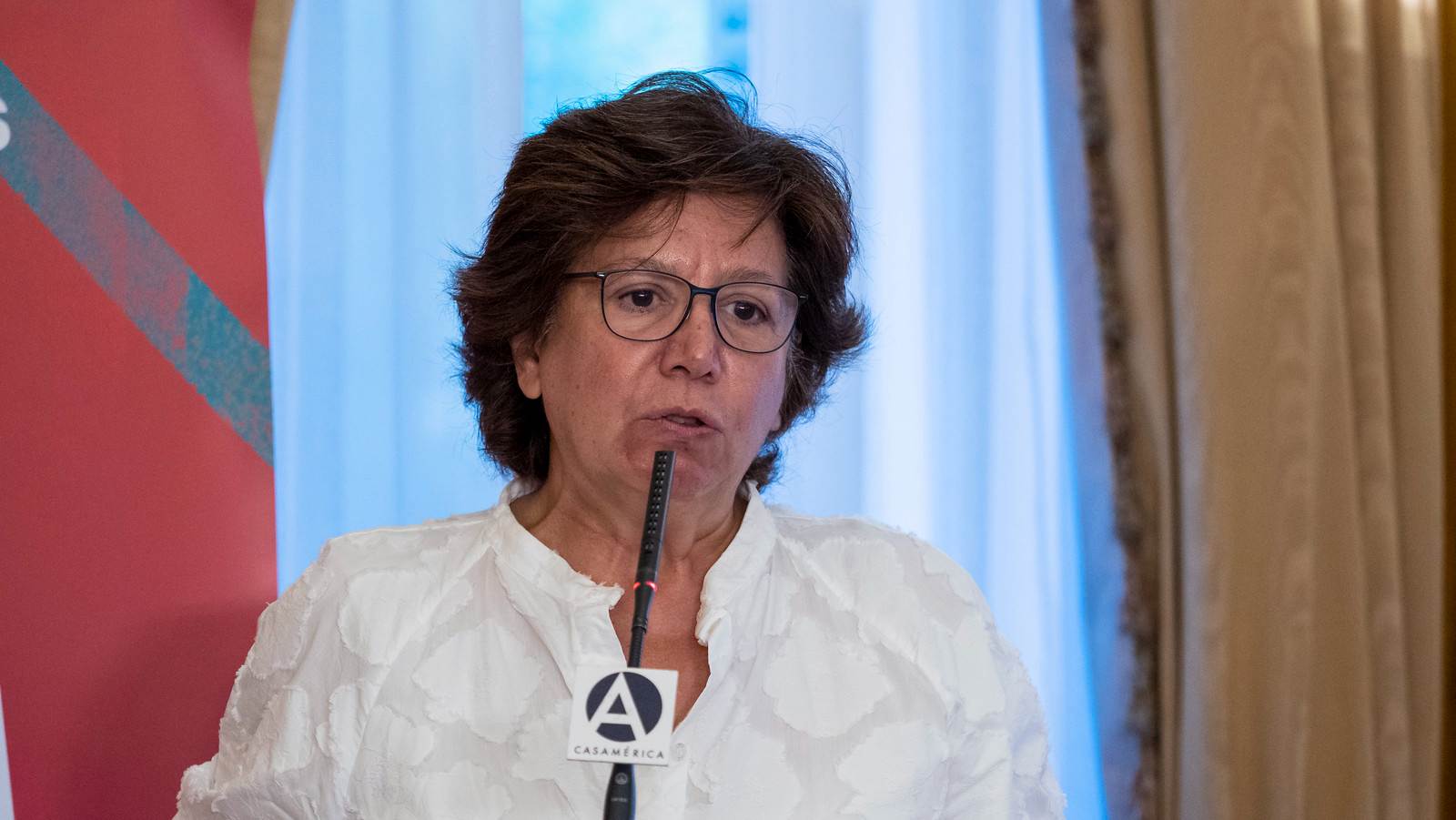 Concha Díaz de Villegas recibe la Medalla al Mérito en el Comercio por crear Todo Está En Madrid en el Ayuntamiento de Madrid