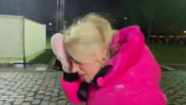 Agreden en directo a una ‘streamer’ alemana cuando quería probar que las calles eran seguras en Nochevieja
