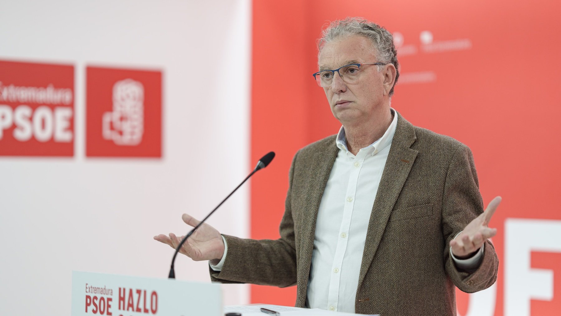 Denunciado por acoso laboral el nuevo líder del PSOE extremeño, José Luis Quintana, íntimo de Sánchez