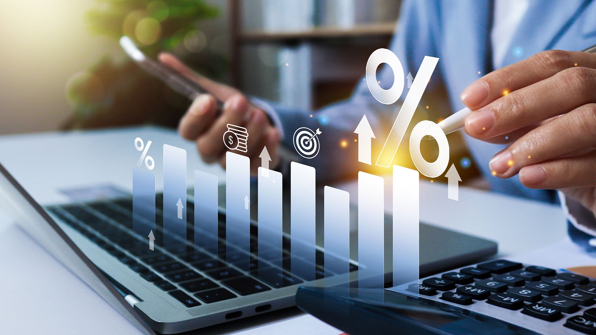 Las mayores subidas de costes en 2026: tarifas de telecos (4%), electricidad (10%) y peajes (4,68%)