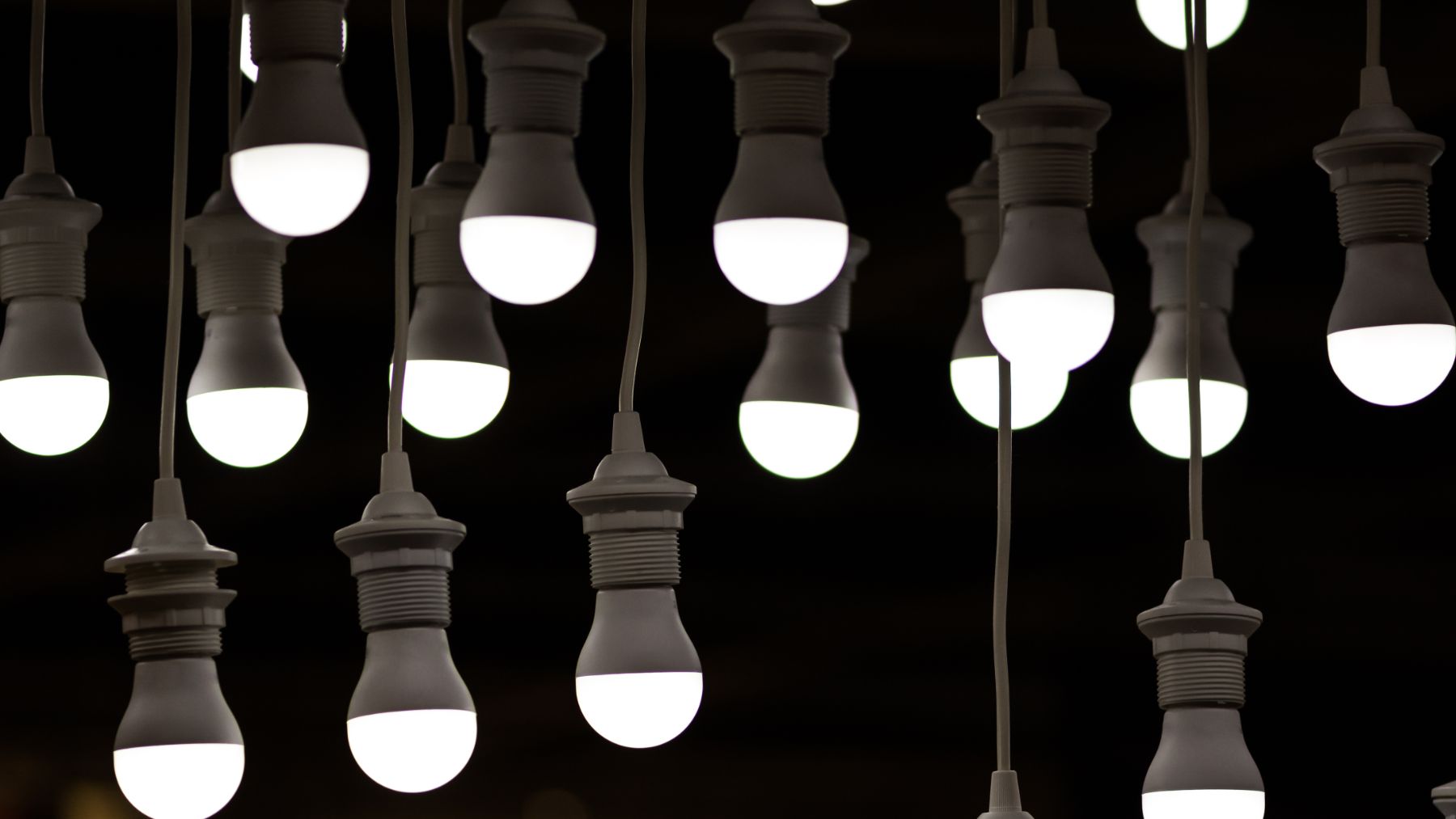 Adiós a las bombillas LED para siempre: su sustituto es más barato, práctico y ya está en España