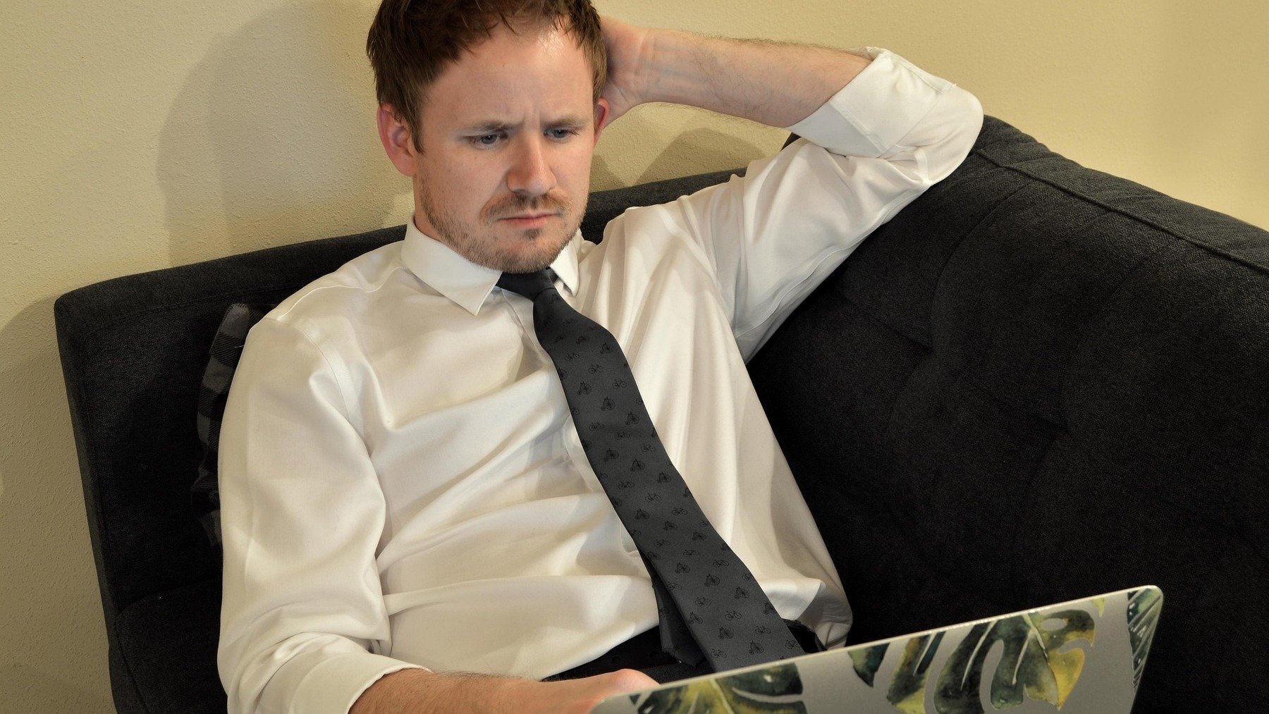 ¿Cómo se dice en español, procastinar o procrastinar? La RAE despeja todas las dudas y deja en evidencia a muchos