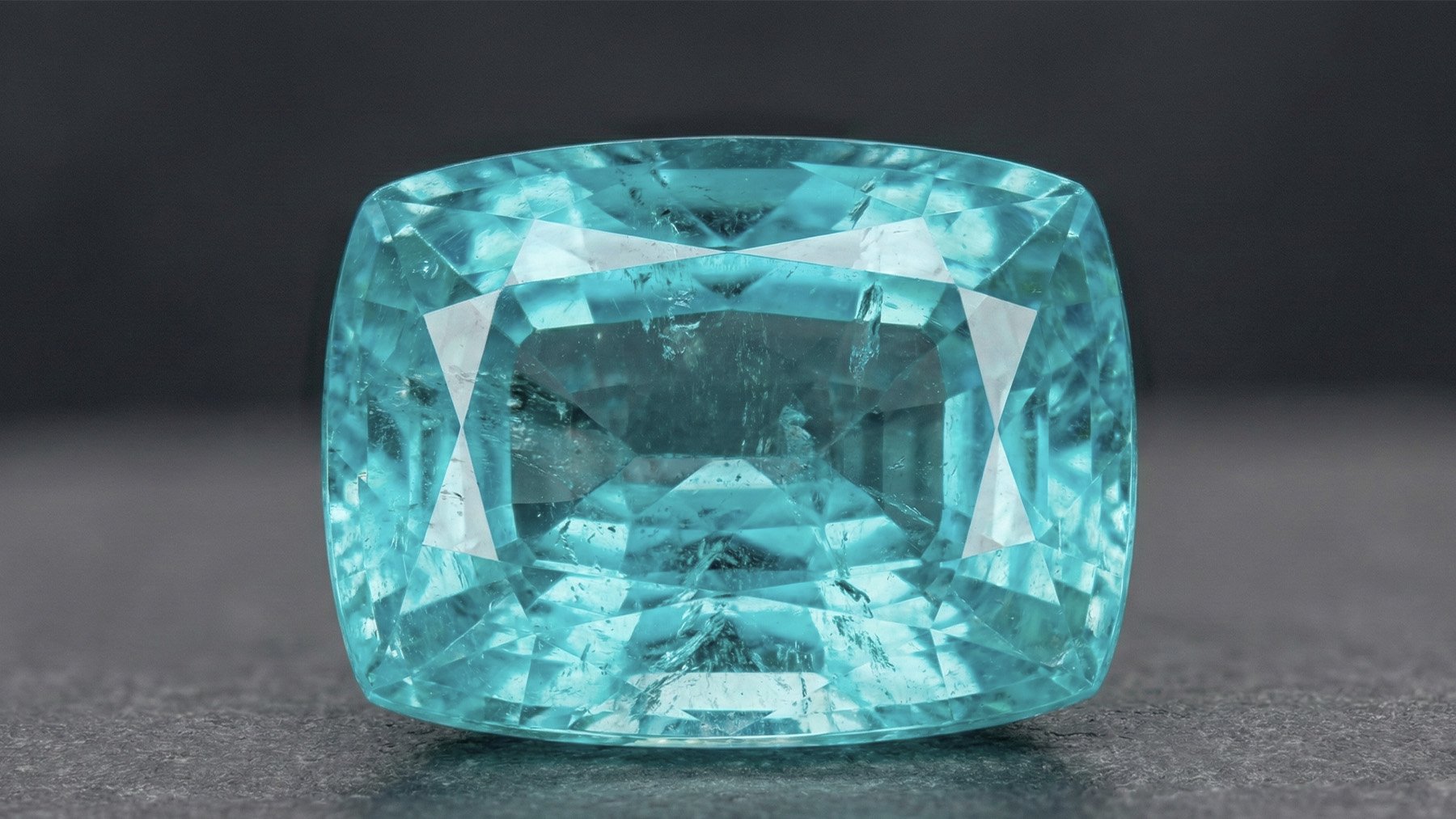 Turmalina de gran tamaño. Foto: ilustración propia.