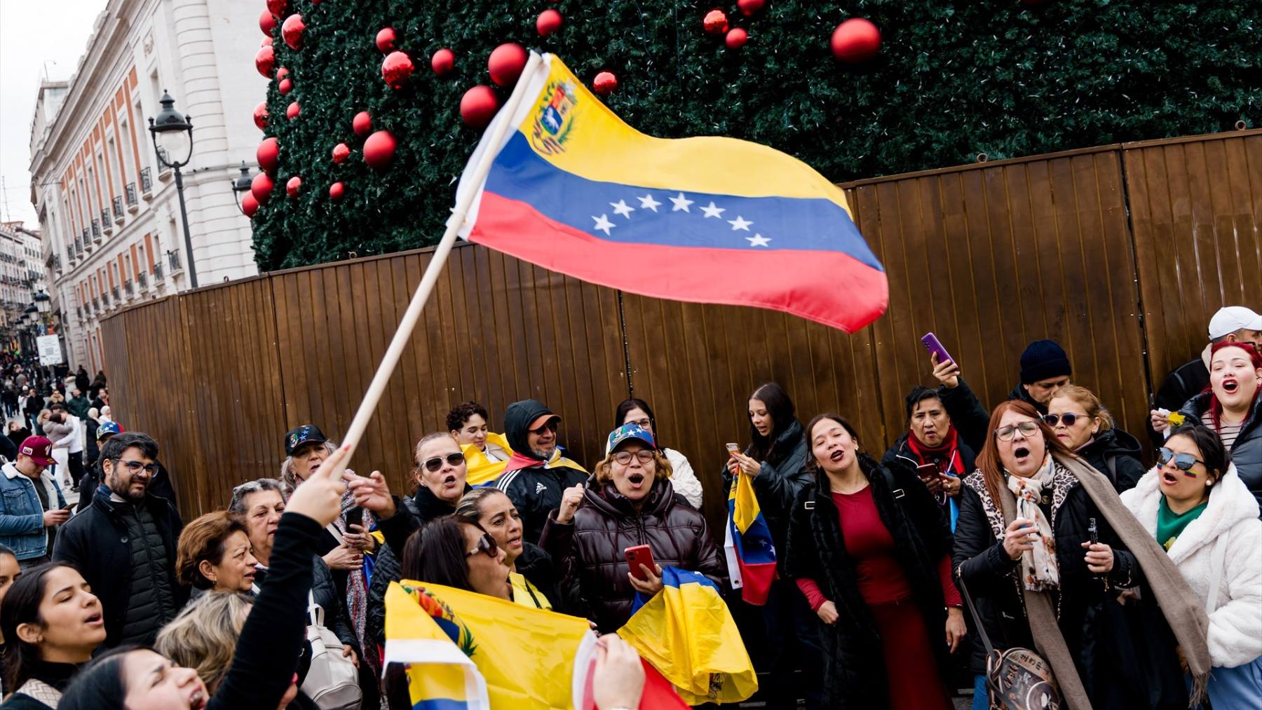 Venezolanos en Madrid celebran la captura de Maduro: ¡Felicidad total, no puedo ni llorar de la emoción!