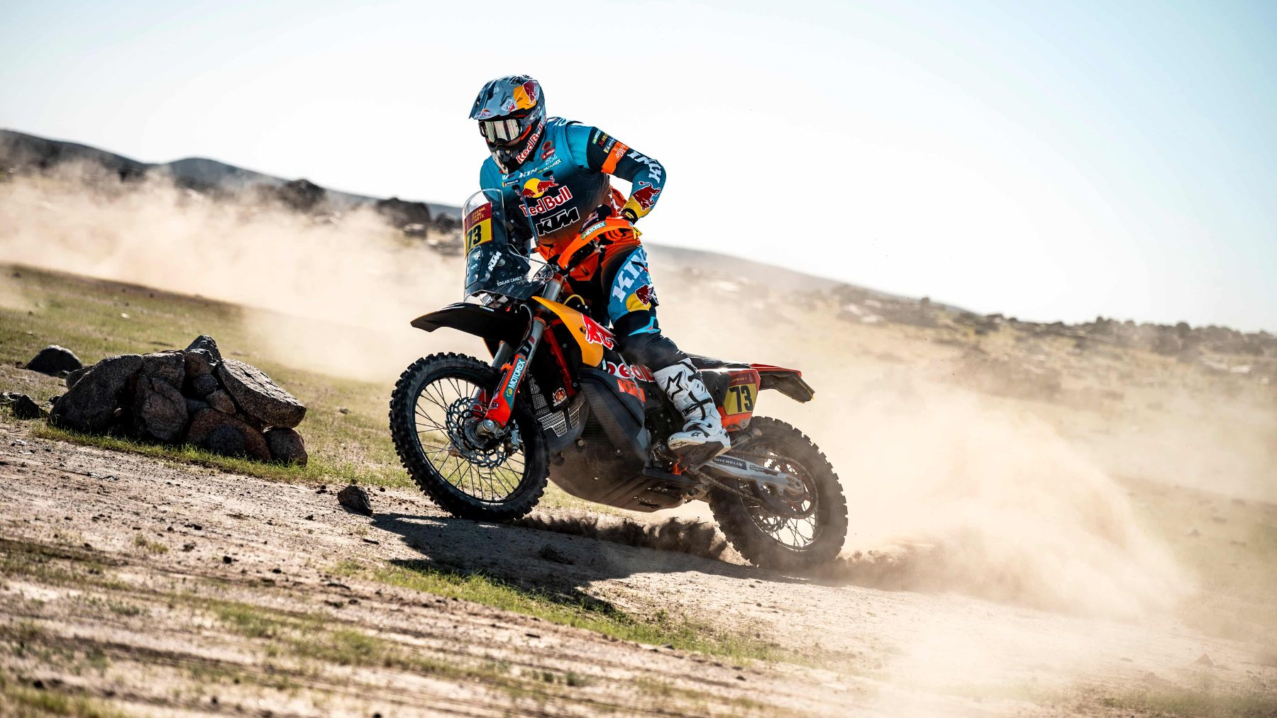 Edgar Canet da la sorpresa en motos y firma la primera victoria española en el estreno del Dakar