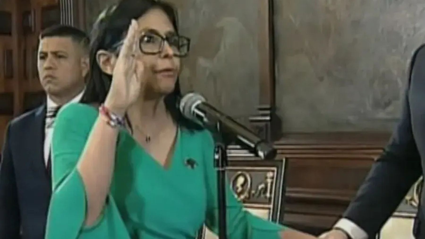 Delcy jura como presidenta de Venezuela bajo el aviso de Trump de hacer lo correcto o acabar como Maduro