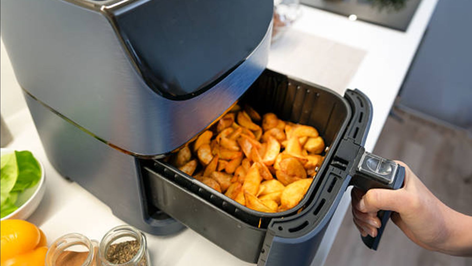 La batalla final entre horno y freidora de aire: la diferencia en tu factura es abismal