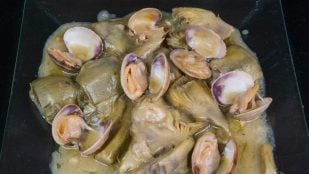 Alcachofas y almejas