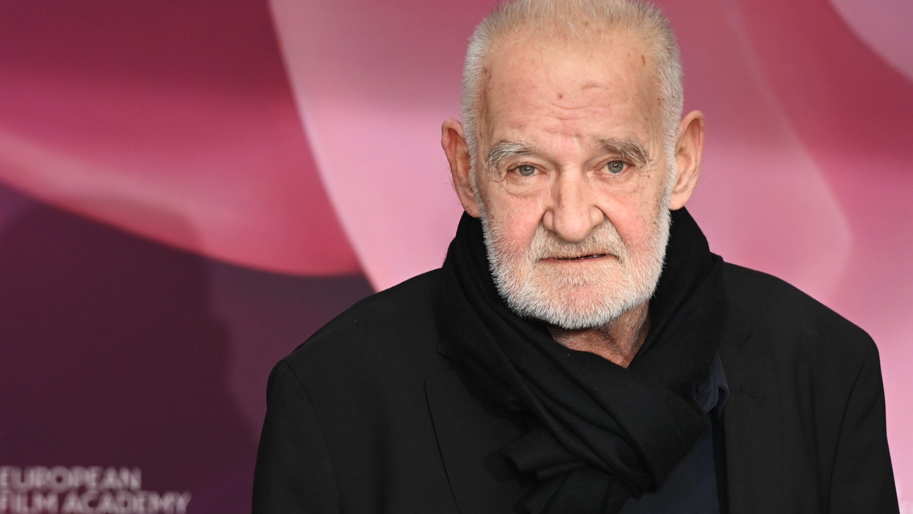 Adiós a Béla Tarr: 5 películas irrepetibles de su filmografía que están disponibles en el streaming