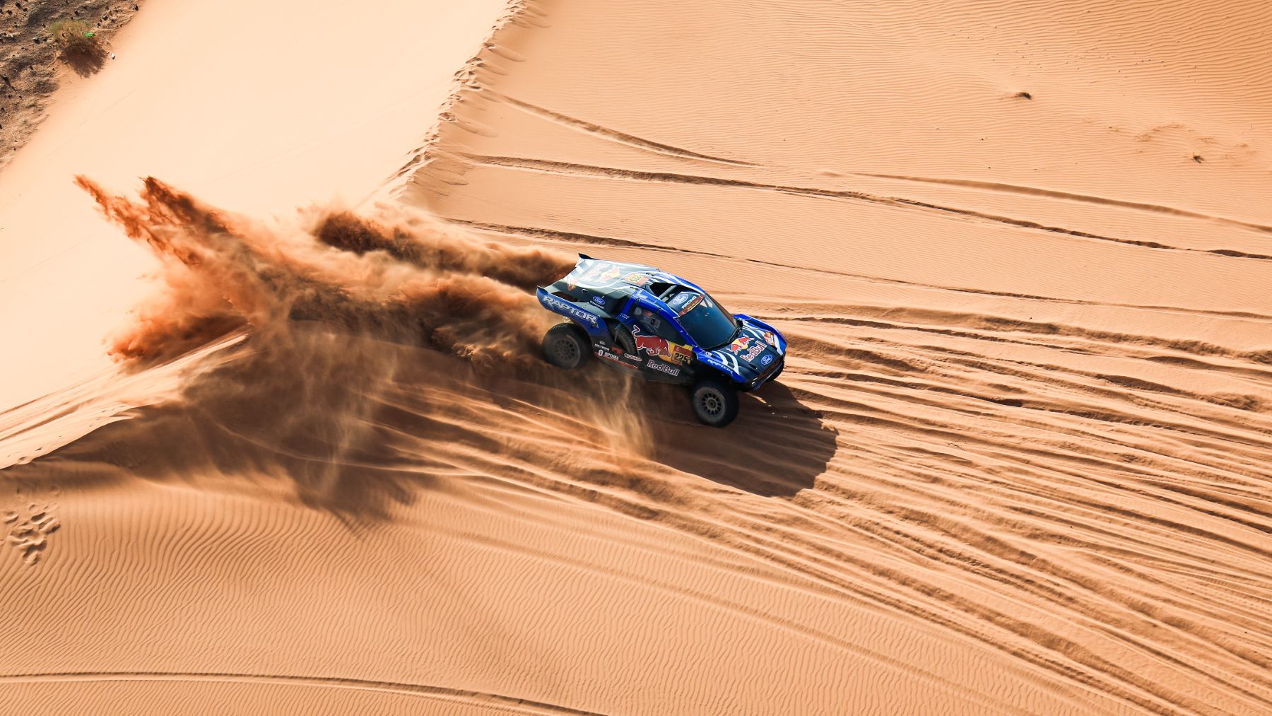 Carlos Sainz da un gran salto en el Dakar y Guthrie se pone líder en coches