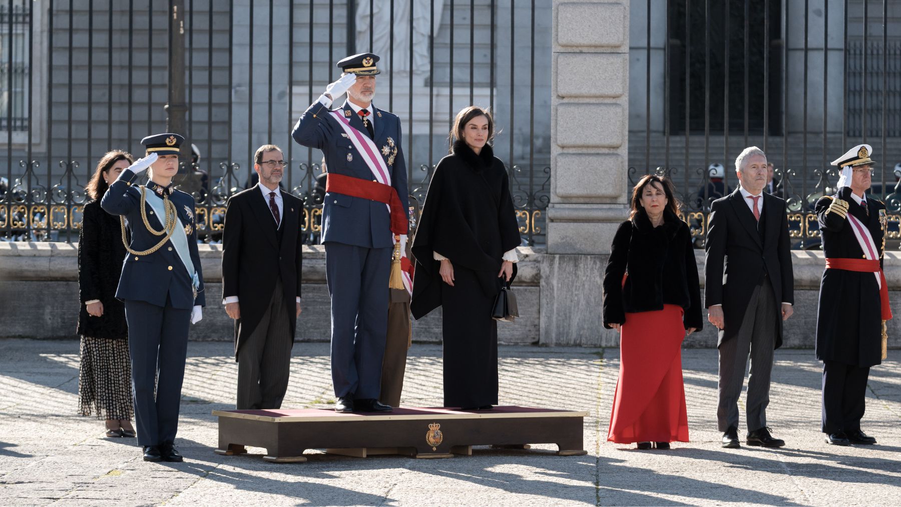 Feijóo denuncia el desplante de Sánchez al Rey y al Ejército en la Pascual Militar