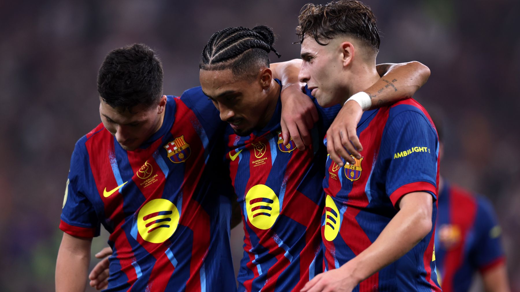 Raphinha, Fermín y Roony celebran un gol. (Getty)