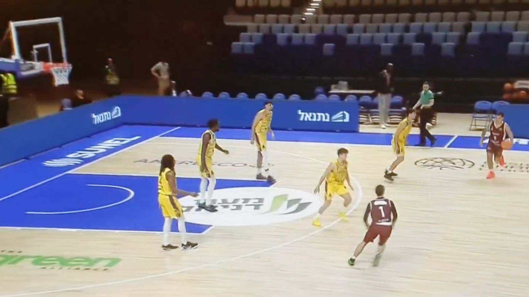 Chapuza del baloncesto europeo: suspenden un partido tras acabar un equipo con ¡sólo dos jugadores!