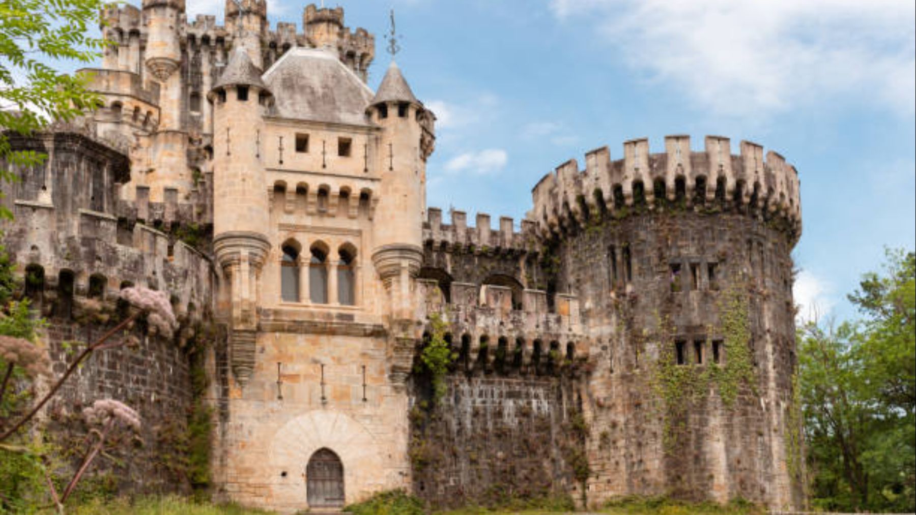 Parece medieval: la increíble construcción que ahora es castillo y tiene torreones del medievo