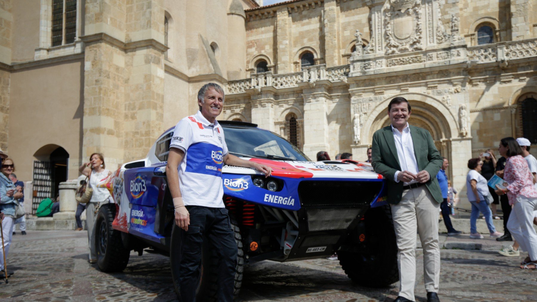 Muy magullado y con dolor de espalda, pero fuera de peligro: Jesús Calleja tras dejar el Dakar