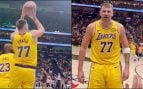 Luka Doncic anota y responde a un aficionado rival.