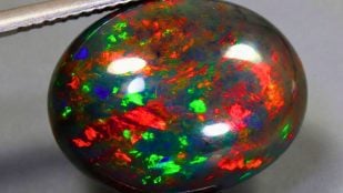 Ópalo negro, minería, hallazgo