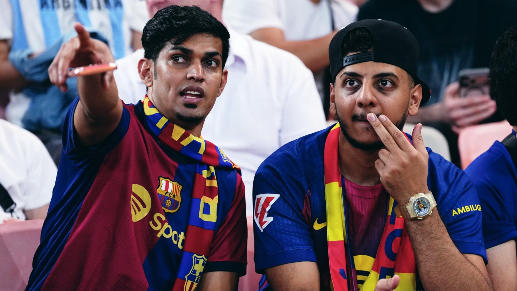 La profanación de los escudos de Barcelona y Real Madrid en la Supercopa que enciende a las redes