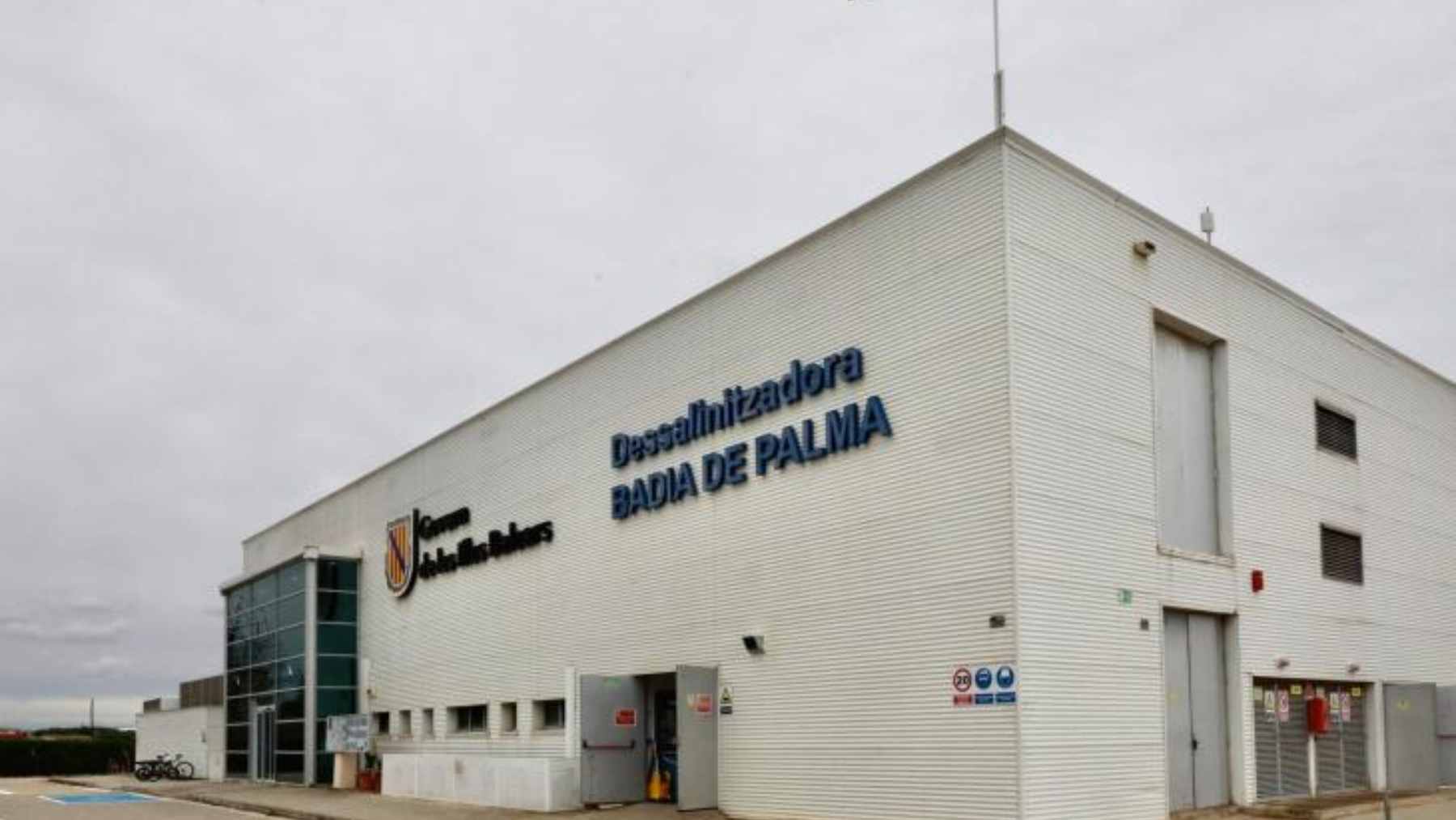 Prohens invertirá 60 millones en modernizar la mayor desaladora de Baleares 26 años después de su estreno