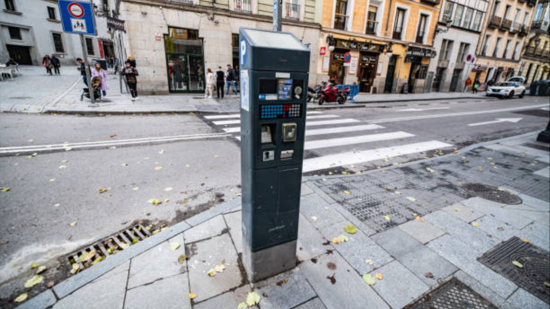 Giro en los parquímetros de Madrid: ya no podrás aparcar gratis a esta hora y si lo haces pagarás un pastizal