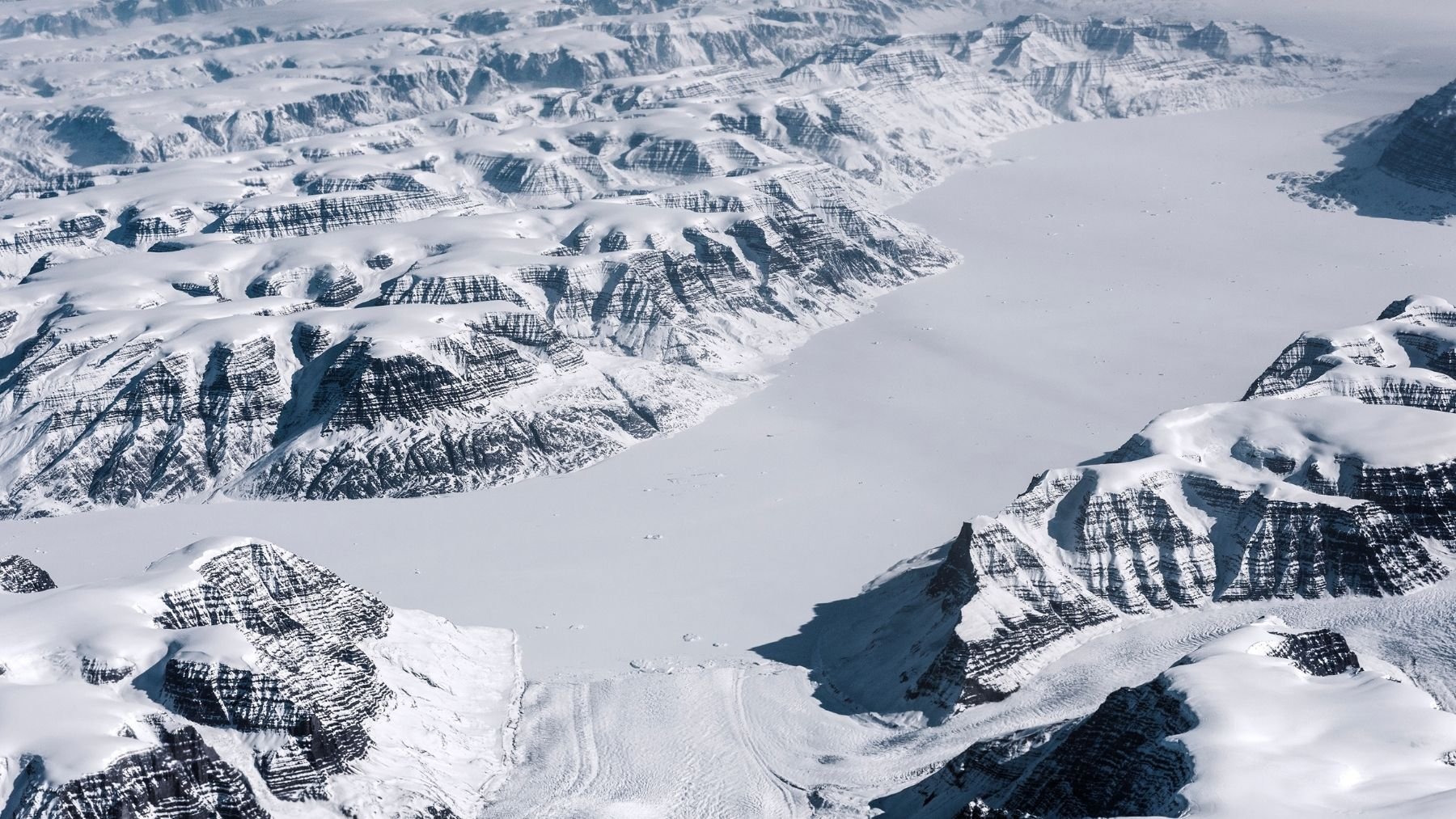 La NASA no da crédito: descubre una base militar secreta oculta en Groenlandia