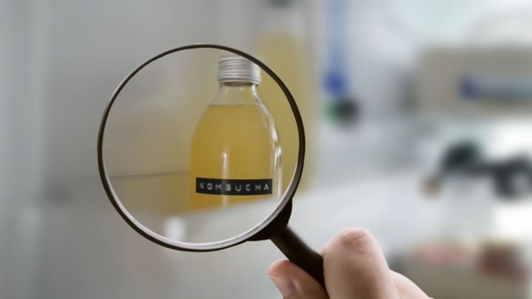 La OCU pide que no tomemos esta bebida famosa en España y avisa: tiene ingredientes industriales