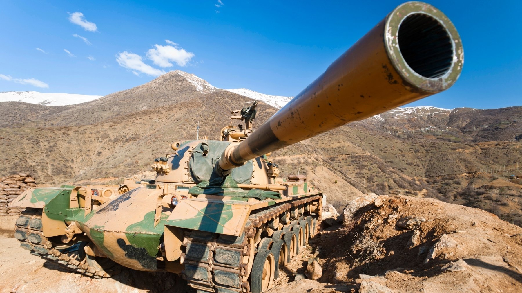 Compra un tanque por Internet y cuando llega no da crédito a lo que encuentra: 2,4 millones dentro