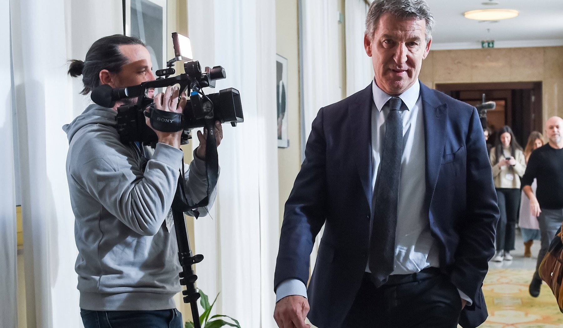 Feijóo pactará con sus barones un modelo de financiación unitario para evitar disidencias cuando gobierne