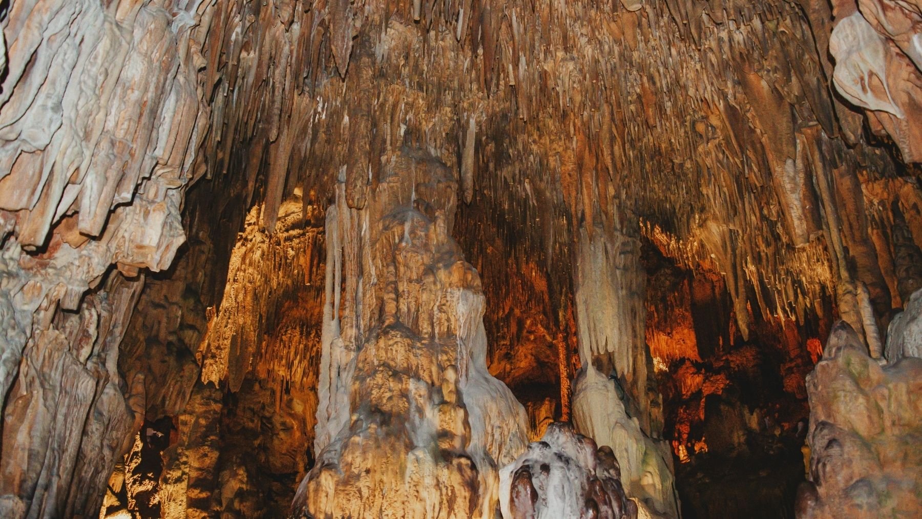 Parece Atapuerca pero está sólo a una hora de Madrid: la asombrosa cueva de la Prehistoria que es un tesoro