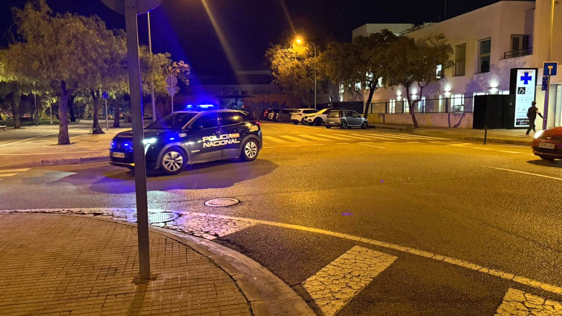 Detenido un argelino por robar a punta de navaja dos paquetes de jamón serrano en una tienda de Palma