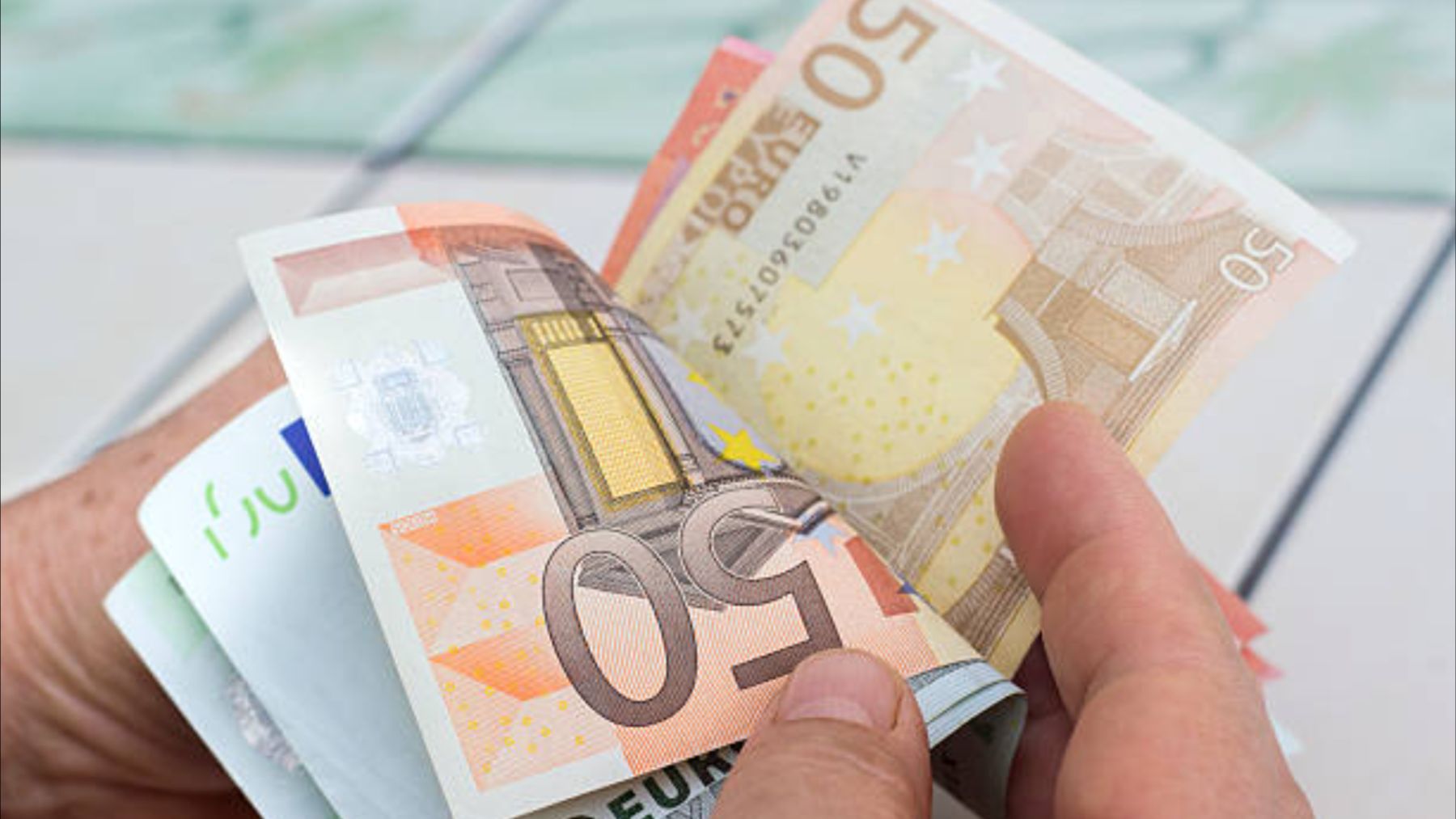 El Gobierno lo confirma: la tabla oficial de lo que va a subir el salario mínimo en 2026