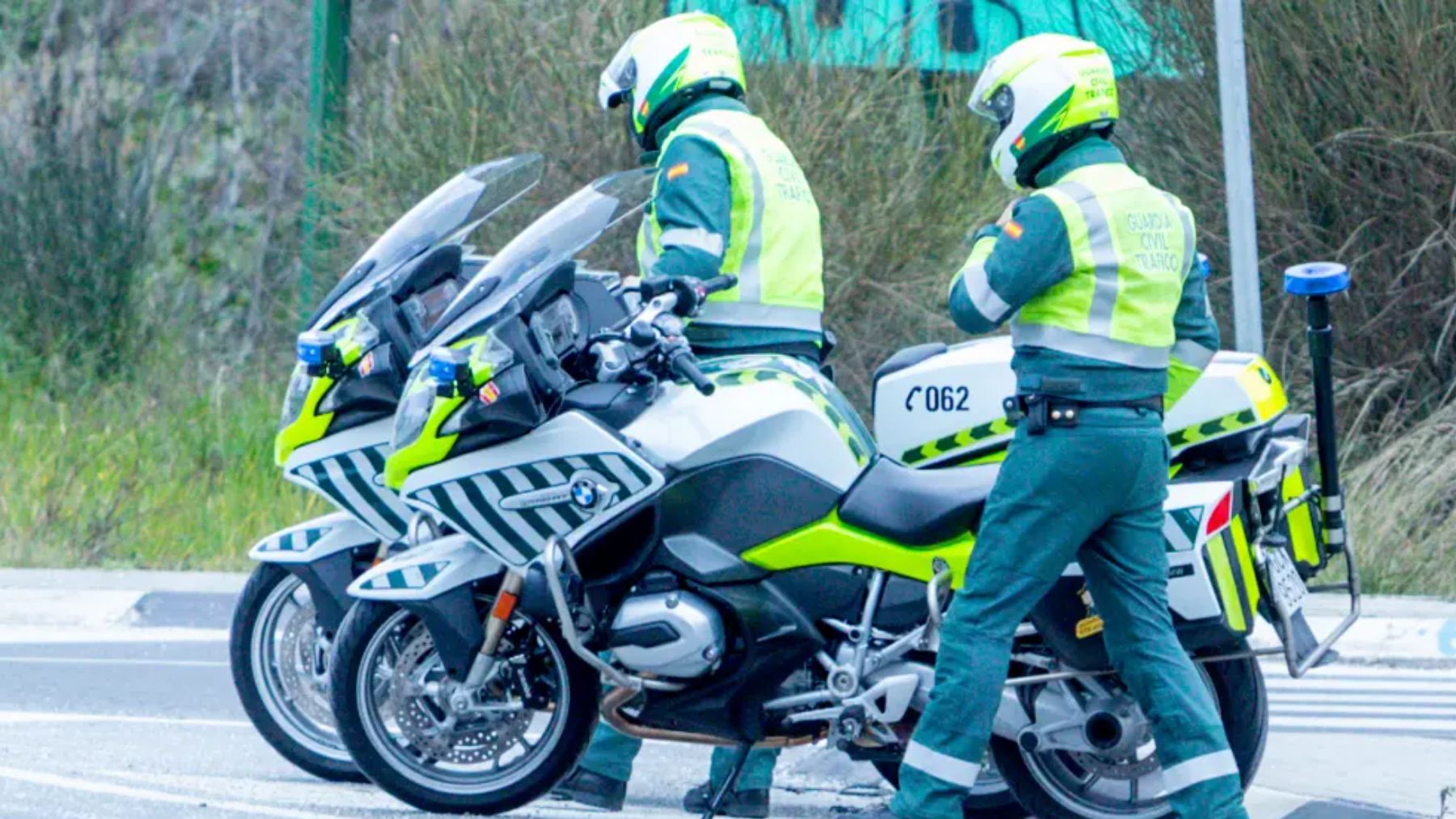 Un conductor fuera de control agrede a puñetazos a dos guardias civiles en Don Benito (Badajoz)