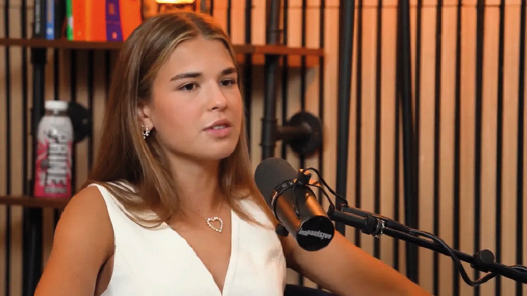 La nieta de Donald Trump en su entrevista. (Foto: YouTube)