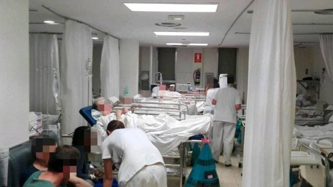 Colapso en los hospitales de Baleares: urgencias saturadas y pacientes sin cama por la oleada de gripe