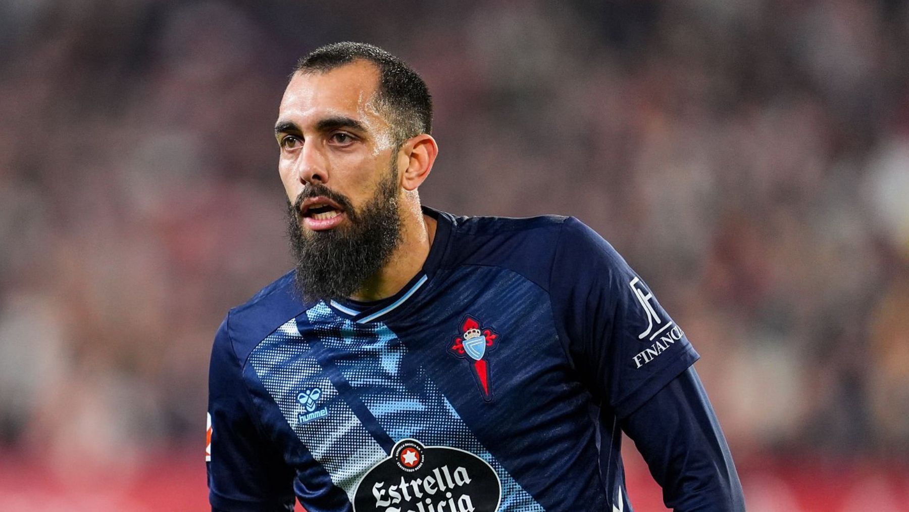 Borja Iglesias estalla con ironía tras ser insultado en Sevilla: A ver si te mueres, maricón de mierda”