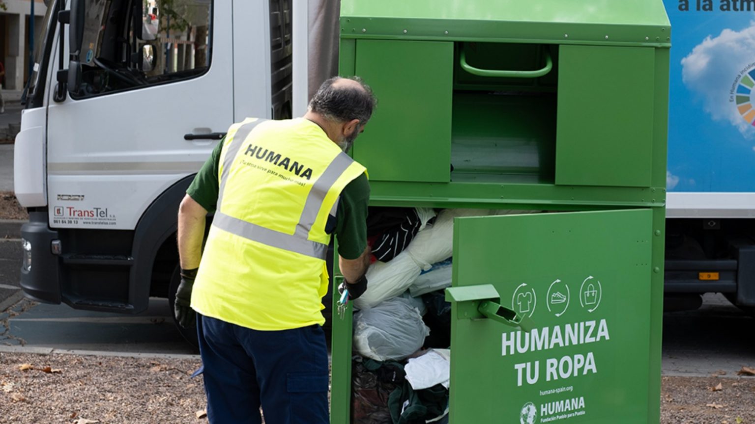 Recolector Ropa Un proyecto piloto te recompesará por reciclar ropa usada