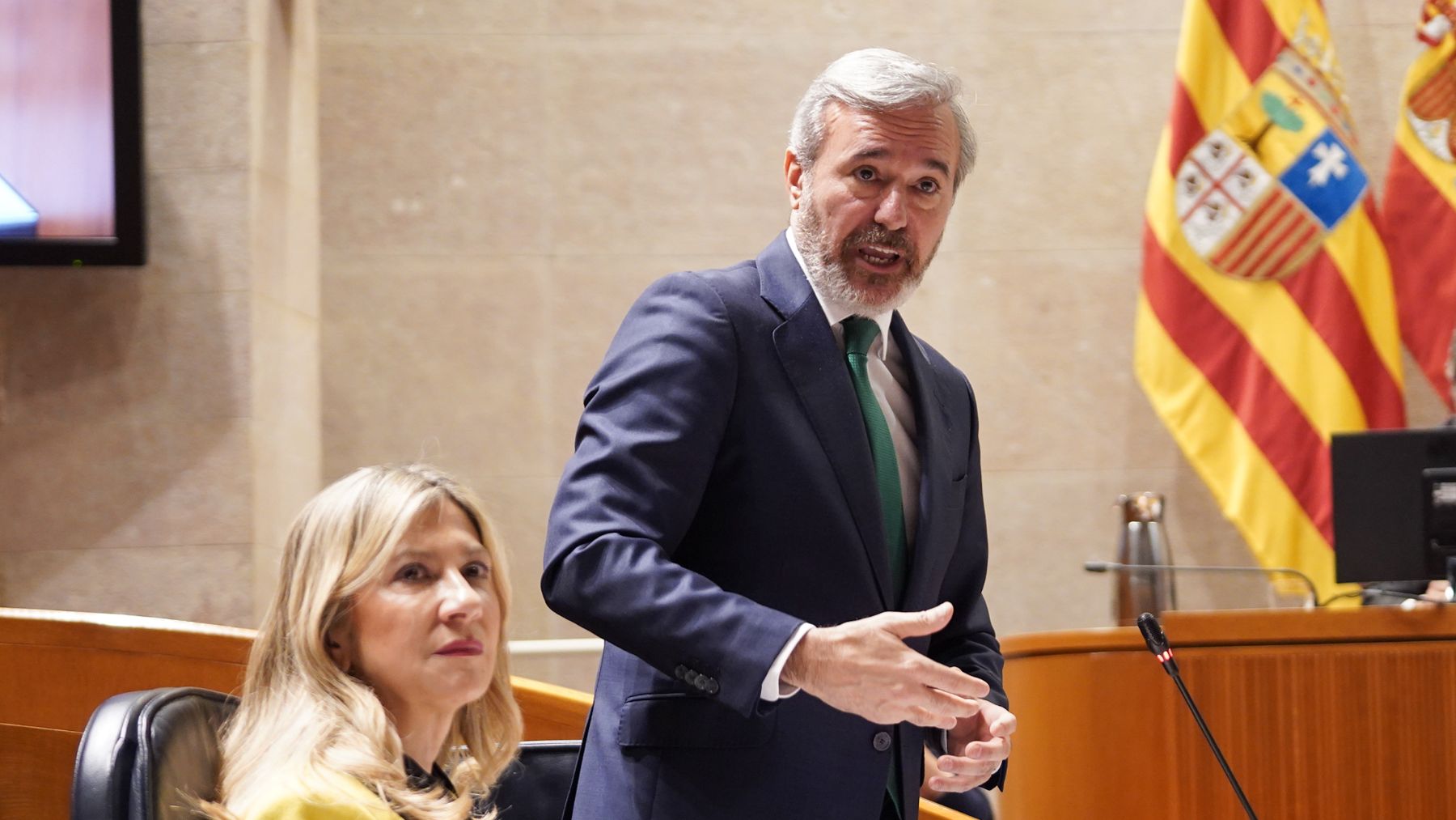 Una encuestadora del CIS llama a Azcón y a asesores suyos para preguntar por los problemas de Aragón