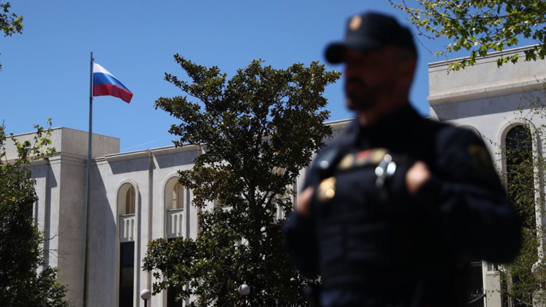 La Policía detiene a un hombre por intentar asaltar la Embajada de Rusia en Madrid armado con un cuchillo